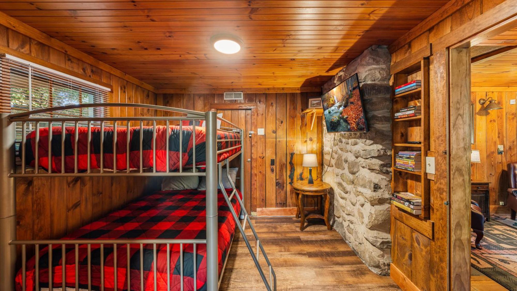 Whiskey Ridge Lodge, A Restored 1940S Gem, 2 Mins From Downtown, Breathtaking City Views, Custom Game Room, And Spacious Elegance Gatlinburg Exterior foto