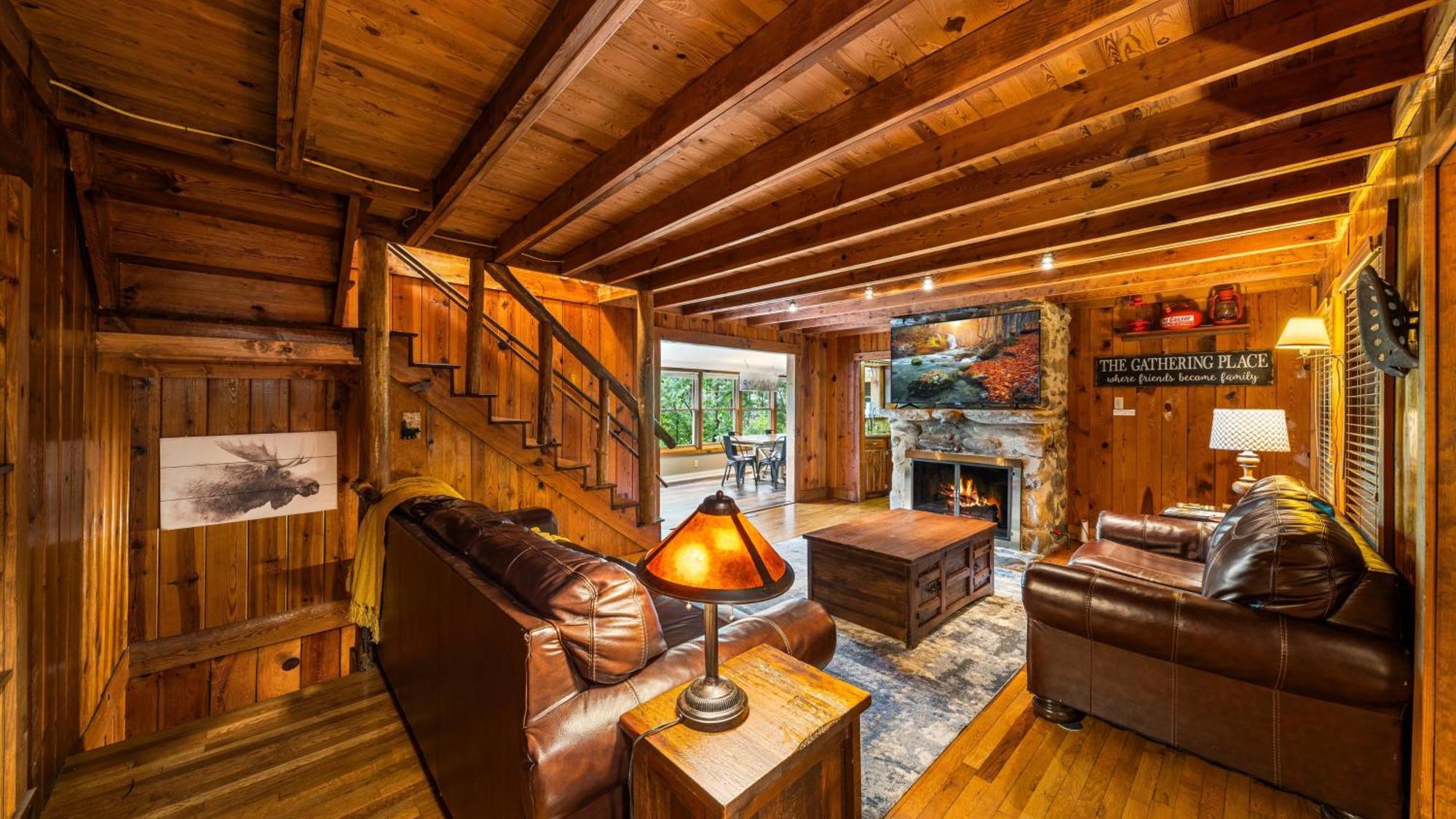 Whiskey Ridge Lodge, A Restored 1940S Gem, 2 Mins From Downtown, Breathtaking City Views, Custom Game Room, And Spacious Elegance Gatlinburg Exterior foto